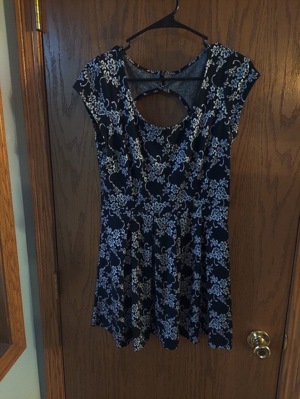 Paper Doll Black White Floral Open Back Cutout Cap Sleeve Dress - Size L